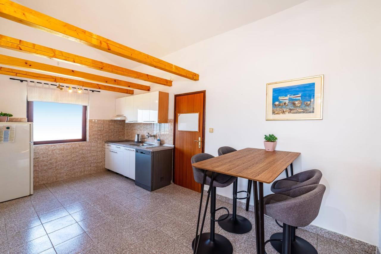 Apartment Sea And Mountain With Pool Novigrad  Ngoại thất bức ảnh