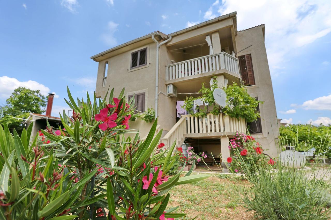 Apartment Sea And Mountain With Pool Novigrad  Ngoại thất bức ảnh